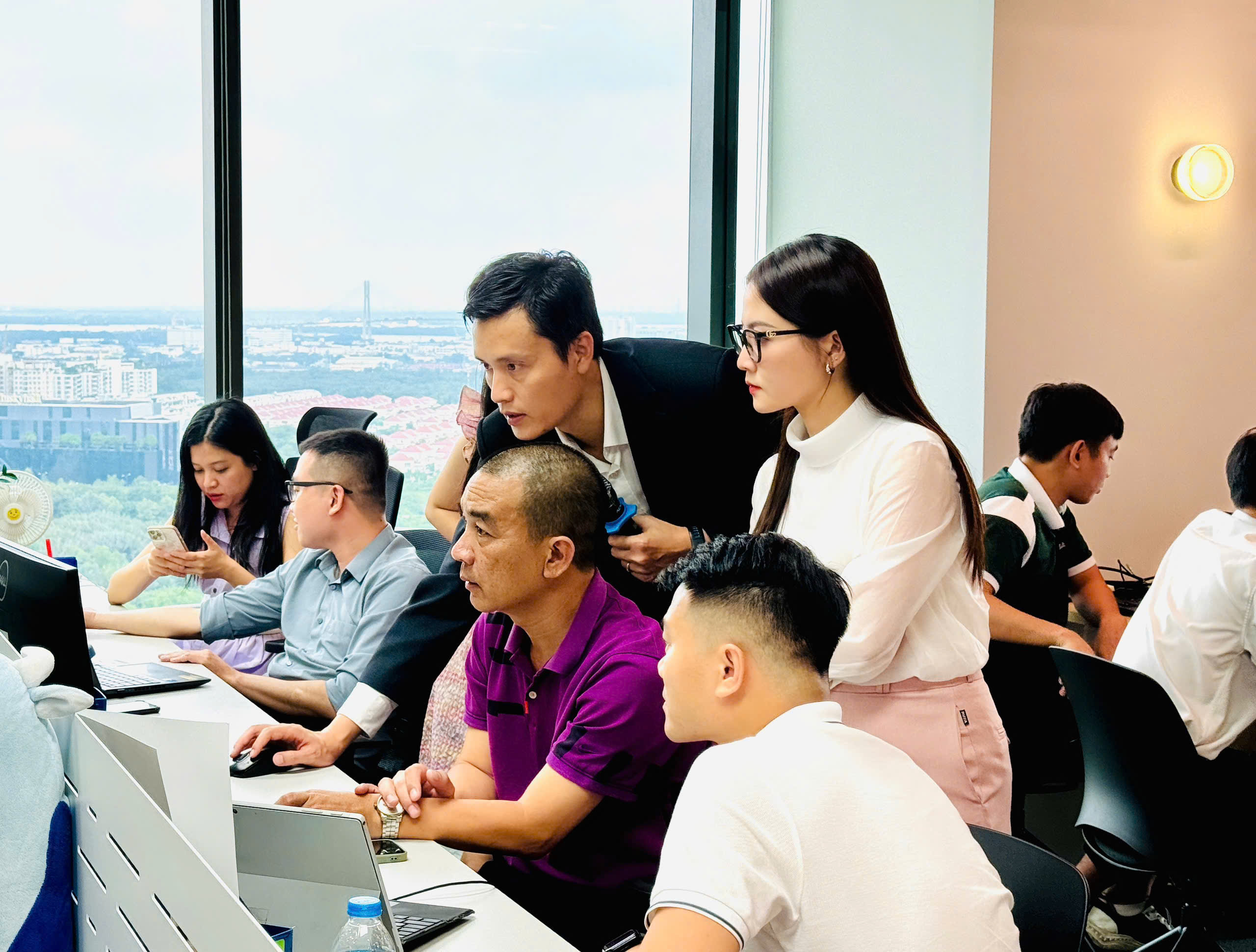 Chụp hình kỷ niệm sau khóa học